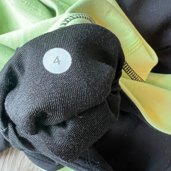 Lululemon Black/Green Crop Leggings - Picture 5 of 6